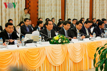 Chủ trì buổi tọa đàm, Thứ trưởng Bộ Kế hoạch và Đầu tư Nguyễn Văn Trung (hàng đầu, thứ hai, từ trái sang) cho rằng, Việt Nam và Nhật Bản có nhiều cơ hội hợp tác cùng có lợi.